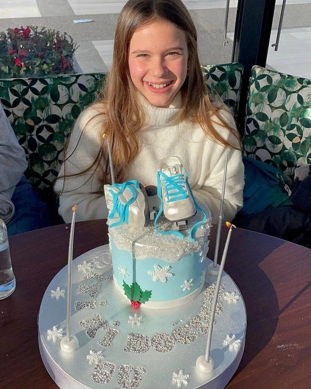 Pınar Altuğ kızının fotoğrafını paylaştı son haline resmen yorum yağdı